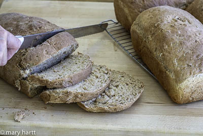 photo of dysart's oatmeal molasses bread